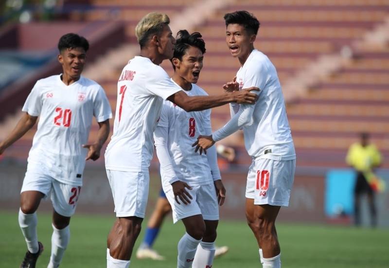 Trận đấu kịch tích bảng A môn bóng đá Nam trong chiều 10/5 trên sân vận động Việt Trì (Phú Thọ), U23 Myanmar đã bất ngờ đánh bại U23 Philippines với tỉ số 3-2.
