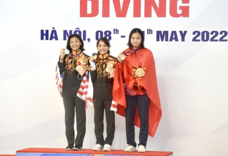 Kết quả chung cuộc, Ngô Phương Mai giành Huy chương Đồng (HCĐ) chung kết cầu mềm 1m nữ, xếp sau 2 VĐV đến từ Malaysia.