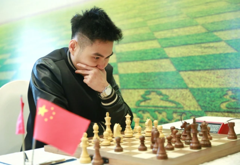 Bên cạnh đó, Nguyễn Tuấn Minh góp mặt trong giải đấu cờ vua lần này để dự nội dung cờ tiêu chuẩn nam tại SEA Games 31, lần ra quân này anh sẽ chạm trán với tay chơi người Myanmar - Nay Oo Kyaw Tun.