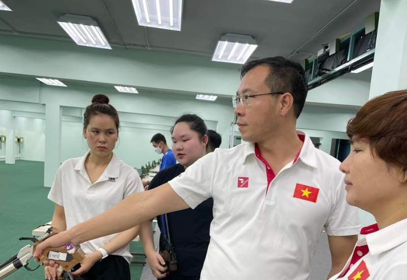 Sự thiếu vắng đáng tiếc của đoàn SEA Games Việt Nam khi vắng bóng Hoàng Xuân Vinh ở vị trí thi đấu, thay vào đó anh sẽ đảm nhiệm vai trò làm huấn luyện viên.