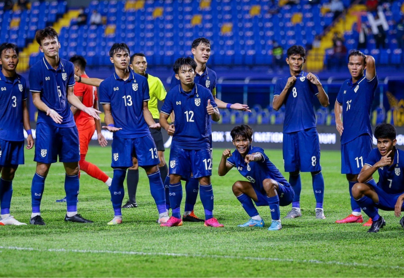 ​​Tối nay ngày (9/5), sức nóng đang đổ dồn về trận đấu của U23 Thái Lan với đội tuyển U23 Singapore trên "thánh địa" Thiên Trường, hiện tại đội U23 Thái Lan đang chịu áp lực rất lớn trước giờ bóng lăn.