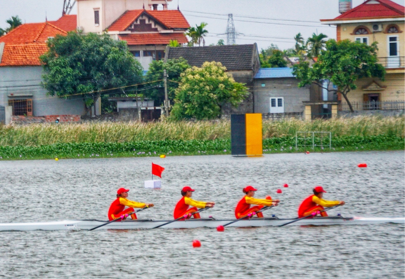 Vào 10h sáng nay (9/5), môn thi đấu Rowing nữ được khai màn chính thức. Việt Nam “thắng đậm” khi 4 đội tuyển Việt Nam đều về đích đầu tiên.