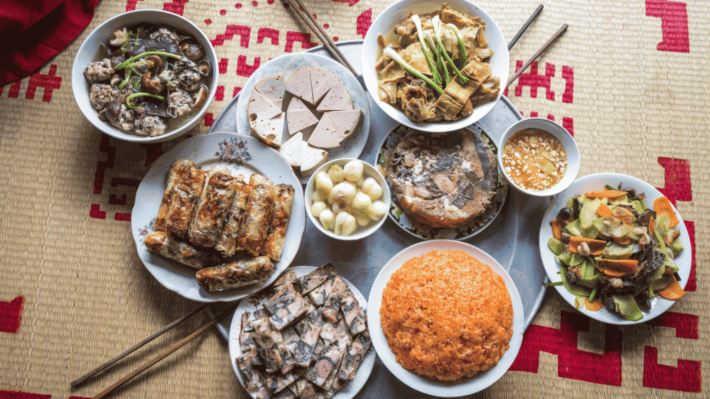 Bữa cơm gia đình ấm cúng dịp 8/3