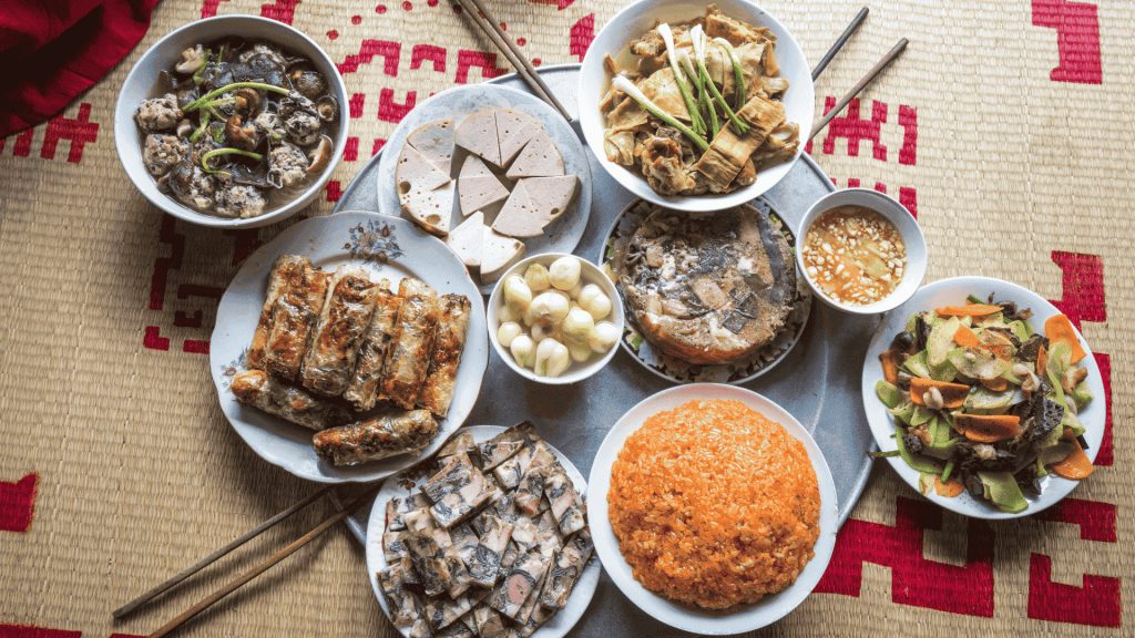 Bữa cơm gia đình ấm cúng dịp 8/3