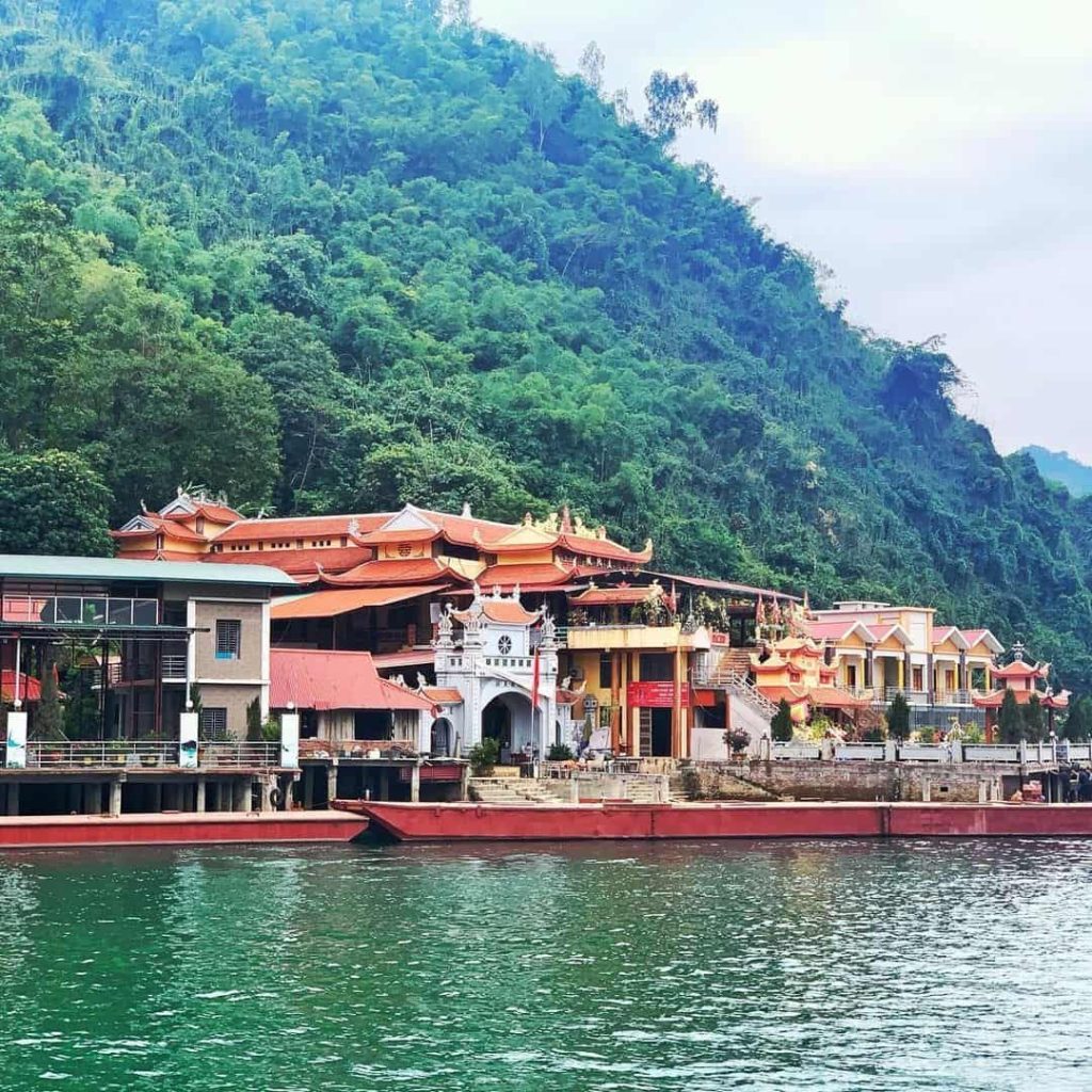 du lịch hòa bình-đền 
