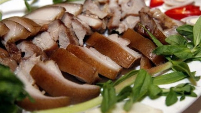 du lịch hòa bình-thịt lợn Mán
