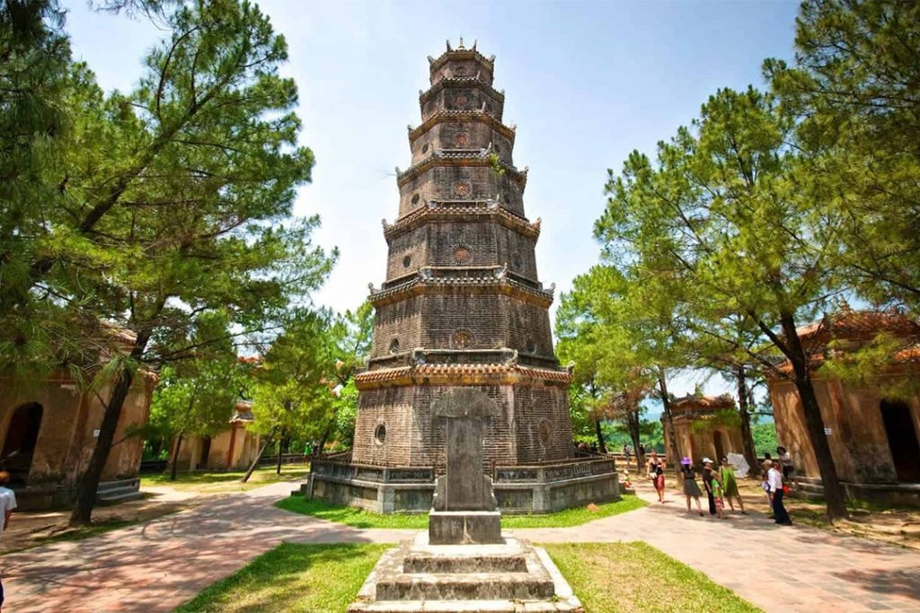 Khám phá cố đô Huế 3 ngày 2 đêm chi tiết nhất-chùa Thiên Mụ