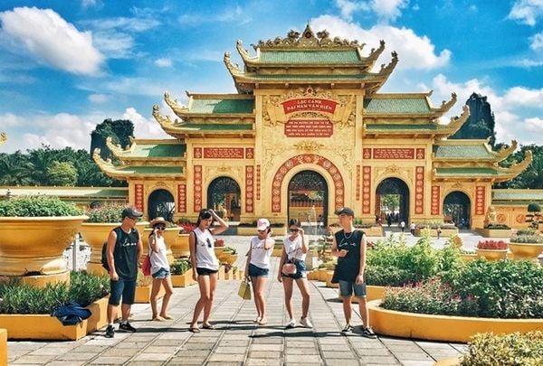 Bạn đang cảm thấy mệt mỏi hay đang chán nản trong công việc. Hãy cùng Viettel Money khám phá các khu du lịch nổi tiếng để giải tỏa áp lực công việc nhé!