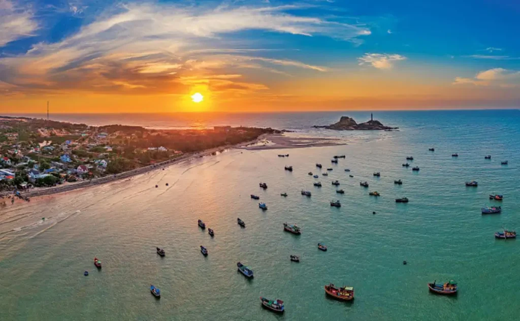 Du lịch hè Phan Thiết sẽ trở nên thú vị hơn với cẩm nang du lịch đầy đủ các thông tin về những địa điểm bạn nên ghé thăm khi du lịch ở đây. Cùng tìm hiểu nhé!