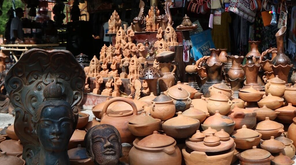 Trước khi bắt đầu chuyến đi, bạn phải tìm hiểu rõ về Ninh Thuận để hành trình của mình được thuận lợi. Ninh Thuận thuộc vùng Duyên hải Nam Trung Bộ, tiếp giáp với 3 tỉnh lớn là Bình Thuận, Khánh Hoà và Lâm Đồng. Chính vì thế, nhiều du khách hiện nay thường kết hợp tour du lịch Ninh Thuận Bình Thuận, Ninh Thuận Khánh Hoà hay Lâm Đồng Ninh Thuận,...