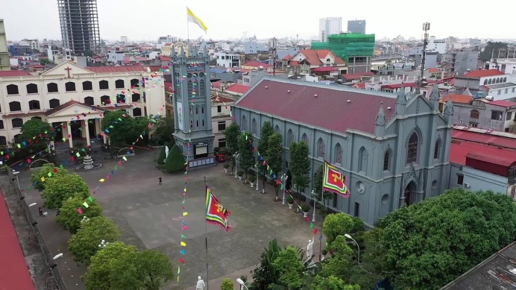 Hải Phòng, thành phố cảng lớn với bãi biển đẹp, di tích lịch sử, kiến trúc Pháp, và ẩm thực đặc trưng. Cùng Viettel Money khám phá các điểm du lịch hấp dẫn tại đây nhé!