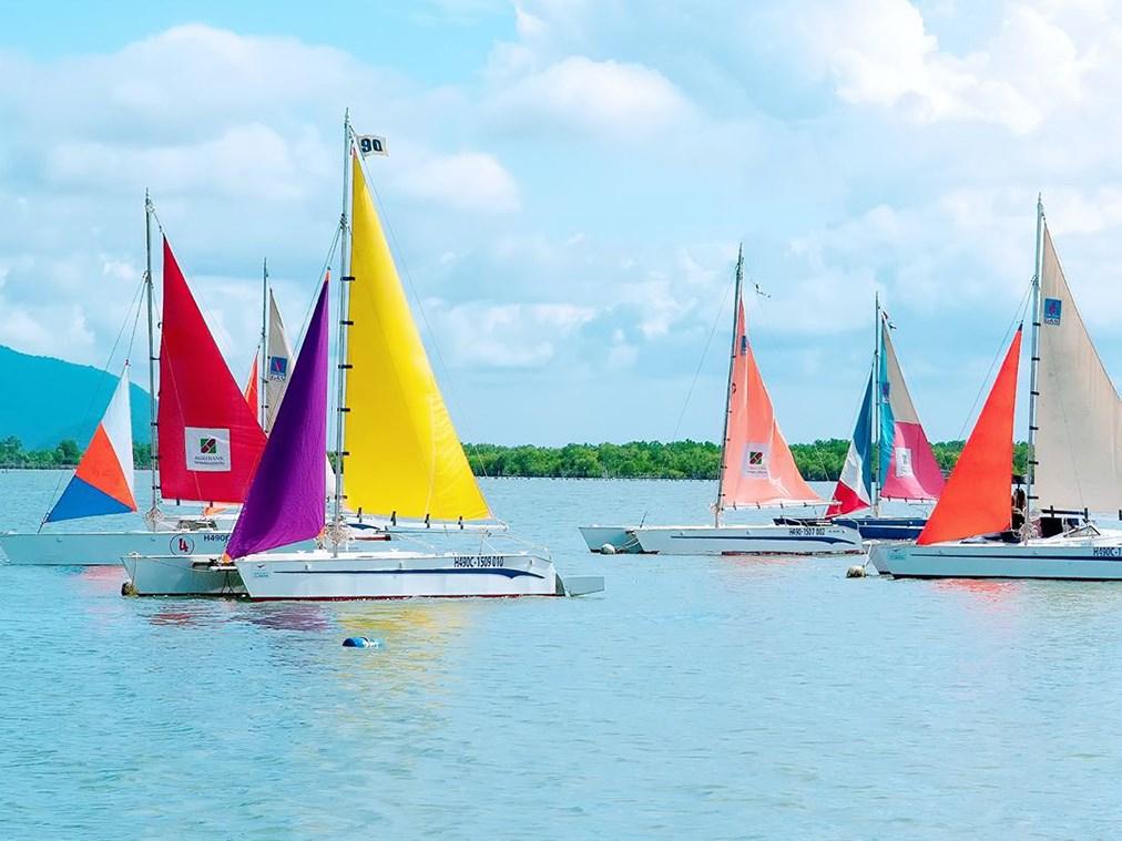 Bến du thuyền Marina