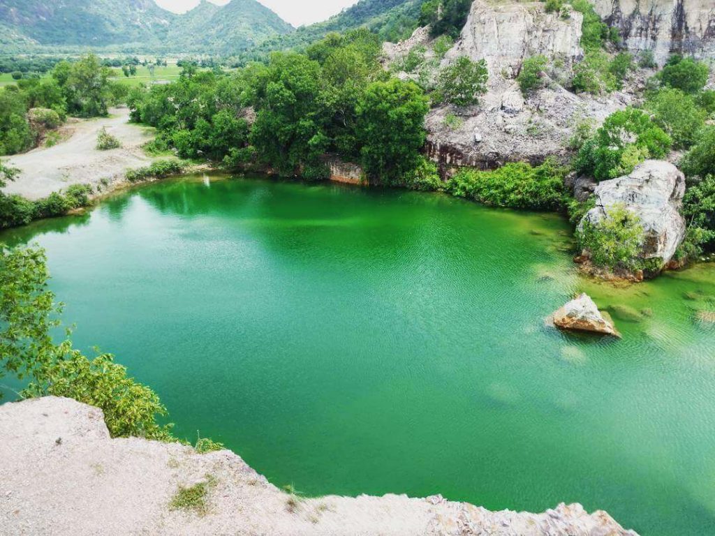 Hồ chùa Tà Pạ