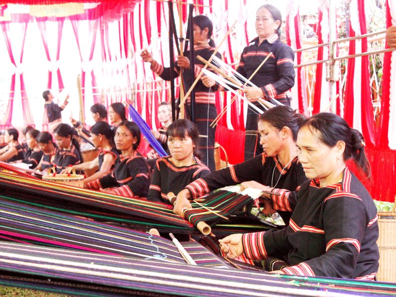 Làng dệt thổ cẩm Châu Giang