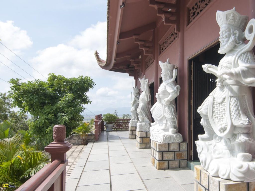 Chùa Long Sơn núi Sam
