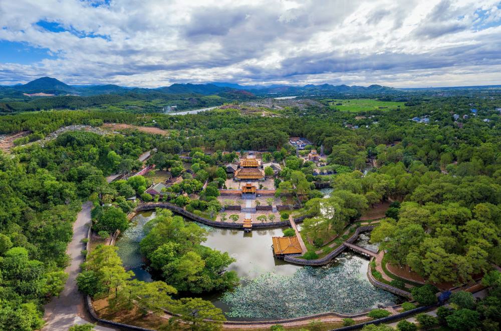 Top 13 địa điểm Huế-Lăng Tự Đức